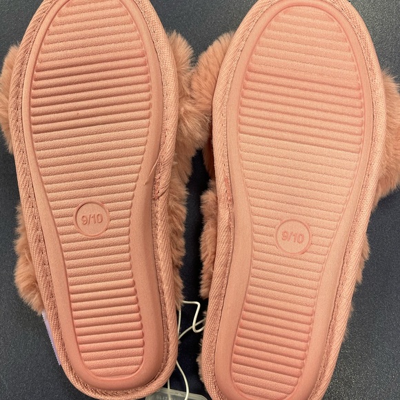 Fuzzy slippers - Picture 2 of 2